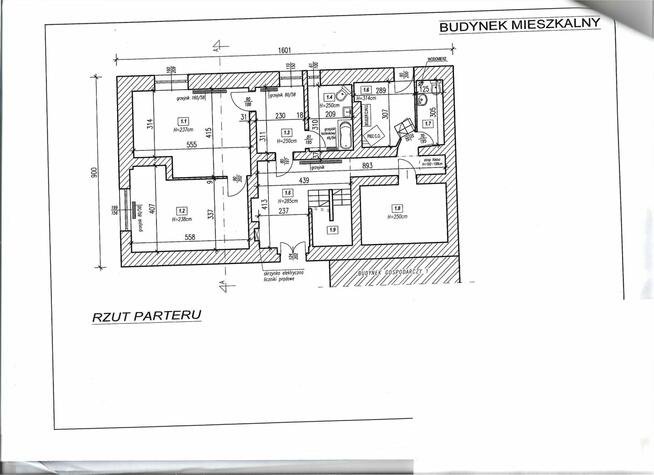 Dom z użytkowym poddaszem na dużej działce z potencjałem