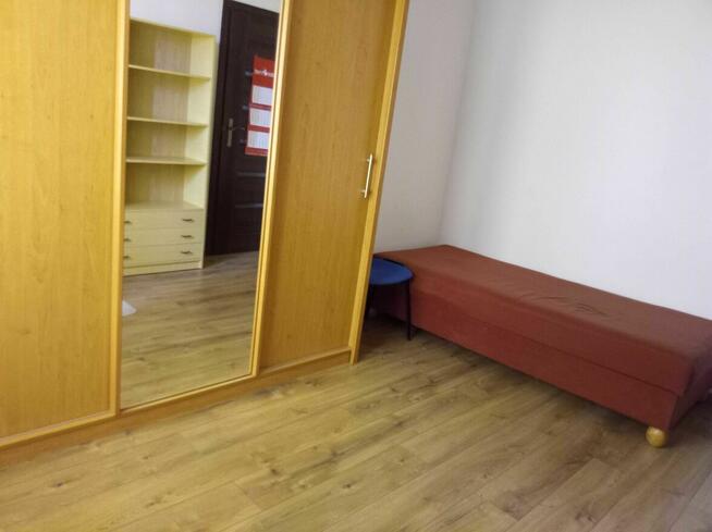 duży POKÓJ (12m2, 1-osob) duże biurko, duża szafa