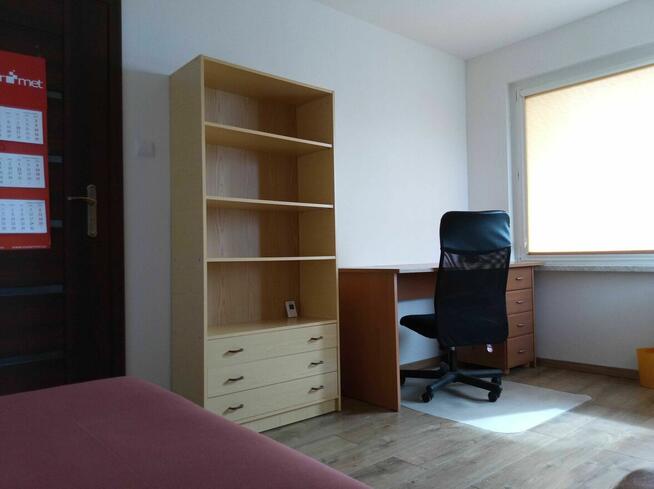 duży POKÓJ (12m2, 1-osob) duże biurko, duża szafa