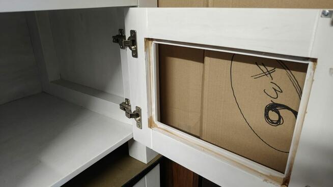 Drewniana szafka RTV pod telewizor biała