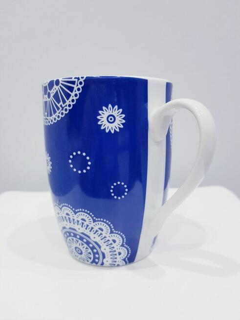 Kubek ceramiczny z imitacją haftu
