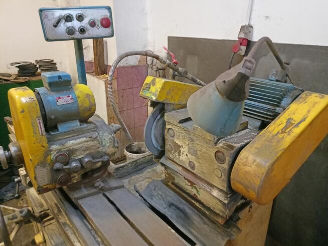 Szlifierka do wałów i otworów TOS 2UD750