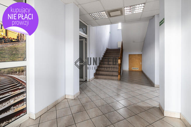 ul. Żmigrodzka-Parking/Blisko AOW/Budynek