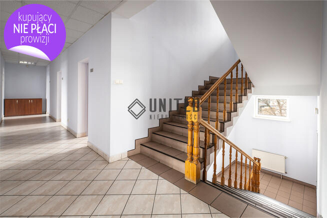 ul. Żmigrodzka-Parking/Blisko AOW/Budynek