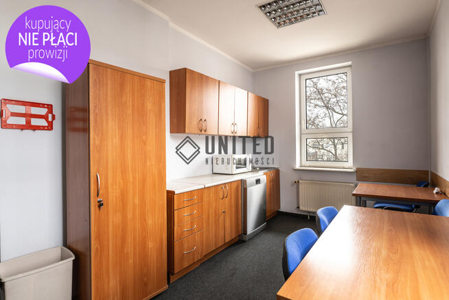 ul. Żmigrodzka-Parking/Blisko AOW/Budynek