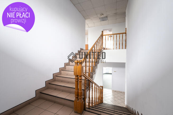 ul. Żmigrodzka-Parking/Blisko AOW/Budynek