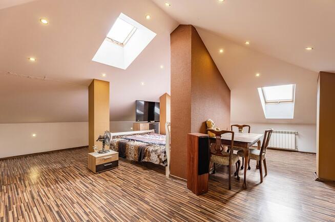 Dom Dwa Garaże Dobudówka Duża Działka Bez Prowizji