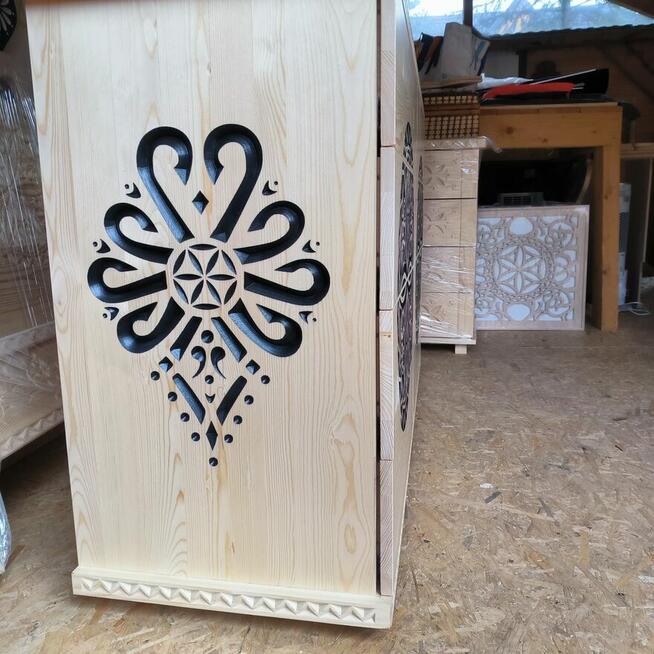 Góralska komoda z litego drewna, 8 szuflad, Push to open, St