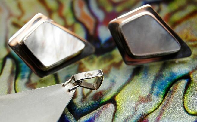 Komplet biżuterii klipsy wisior romb masa perłowa srebro 925