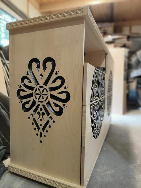 Góralska komoda z litego drewna, 8 szuflad, Push to open, St