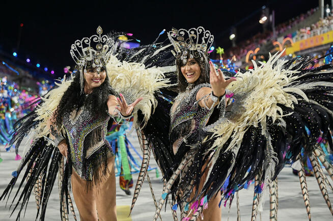 Tancerki samby brazylijskiej - pokazy taneczne Zespół Queens