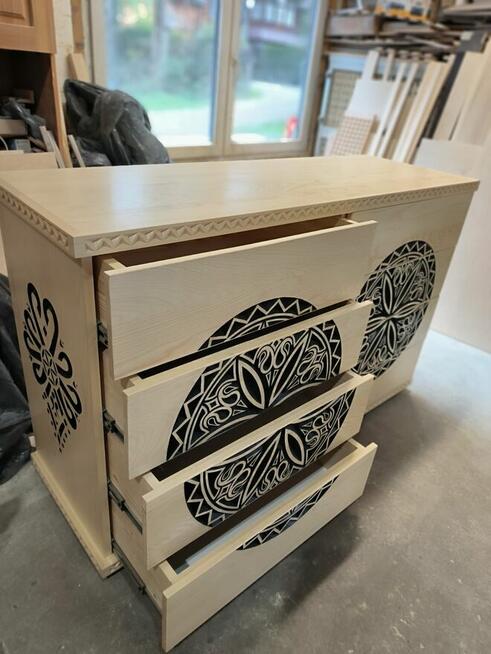 Góralska komoda z litego drewna, 8 szuflad, Push to open, St