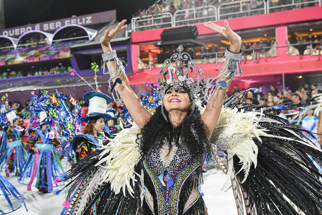 Tancerki samby brazylijskiej - pokazy taneczne Zespół Queens