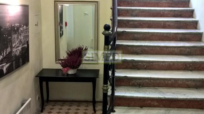 Parter w oficynie , zabytkowa kamienica,dostep24h