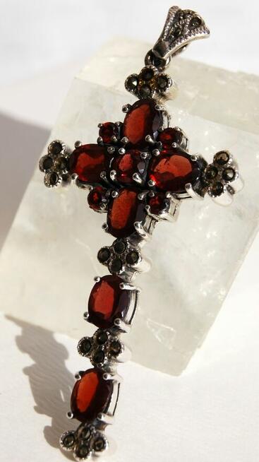 Krzyż, granaty, piryty, srebro pr. 925 wisior vintage