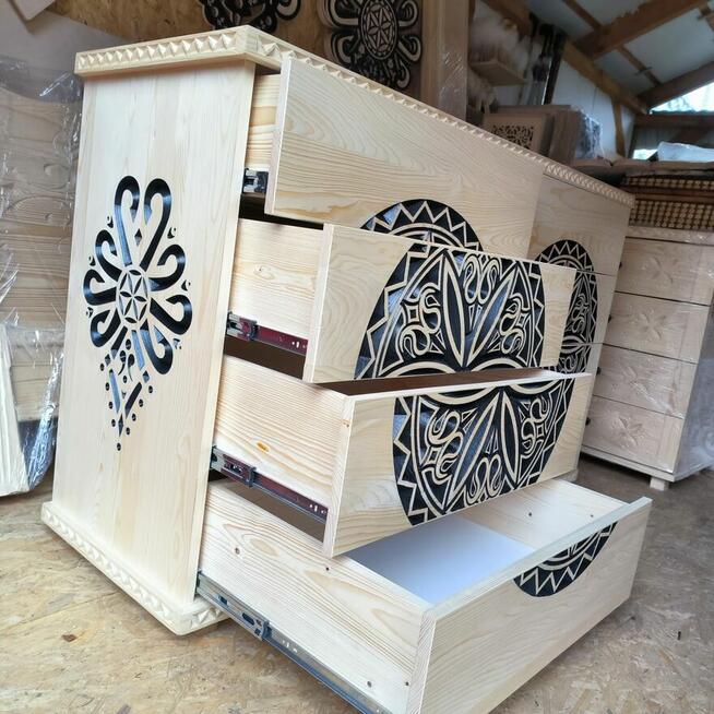 Góralska komoda z litego drewna, 8 szuflad, Push to open, St