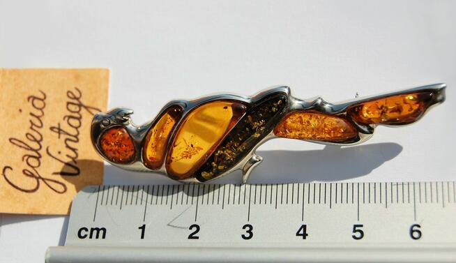 Broszka witrażowa, papuga, bursztyn bałtycki, srebro pr. 925