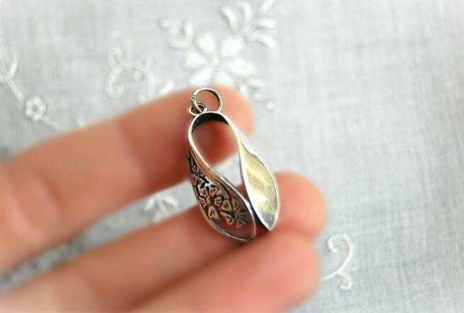 Stary wisiorek srebrny łezka kwiaty secesja srebro PRL