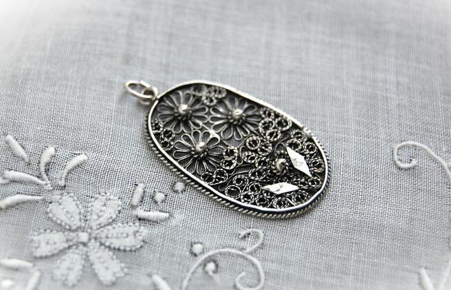 Stary wisiorek srebrny, filigran, kwiaty srebro vintage PRL