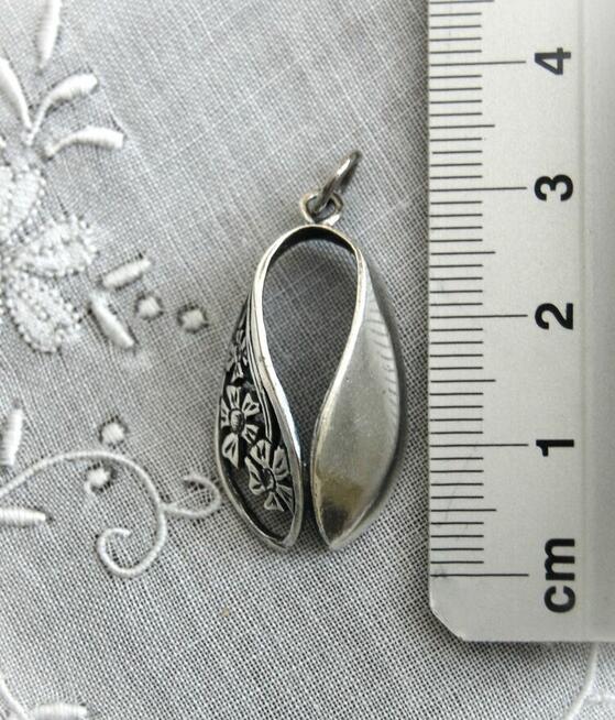 Stary wisiorek srebrny łezka kwiaty secesja srebro PRL