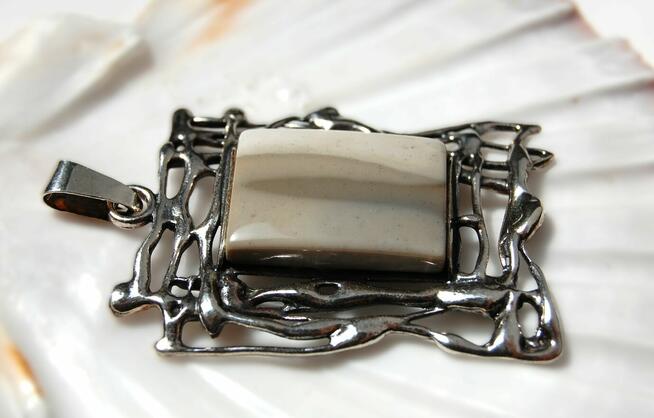 Wisior prostokątny, krzemień pasiasty, szary, srebro pr. 925