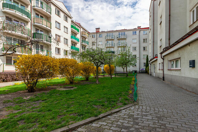 Miejsce parkingowe w hali garażowej, oddzielna KW.