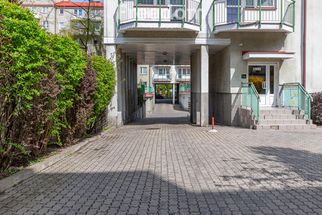 Miejsce parkingowe w hali garażowej, oddzielna KW.