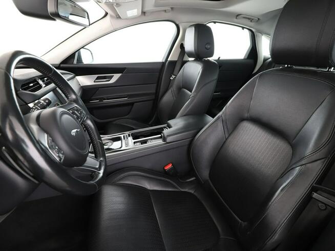 Jaguar XF 20d Automat Prestige Panorama Tempomat Navi Grzana Skóra Kamera Xenon