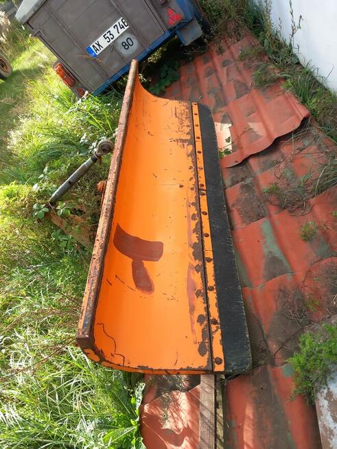 Białoruś MTS 50, z pługiem do odśnieżania