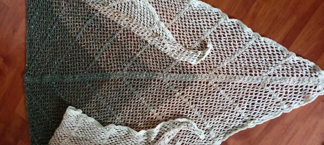 chusta zrobiona szydełkiem