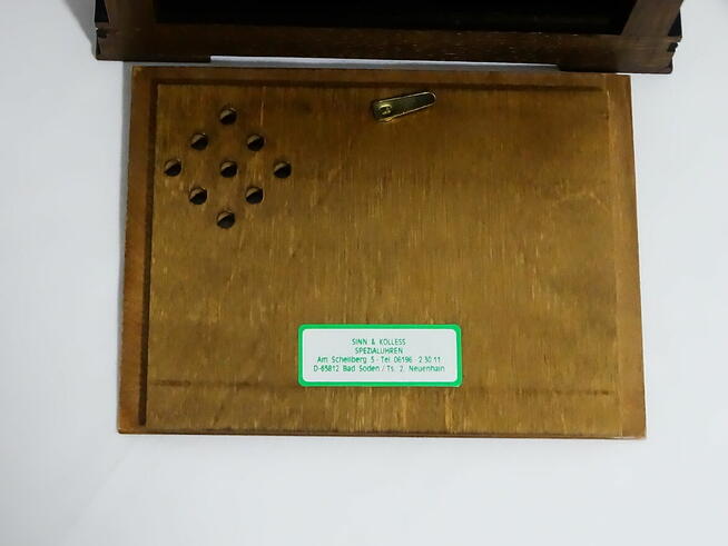 Elektroniczny zegar sterowany radiowo SINN ROCC-71E w kolorz