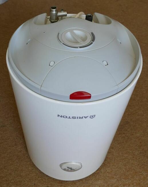 Podgrzewacz wody elektryczny, poj. 30 l. Marki Ariston.