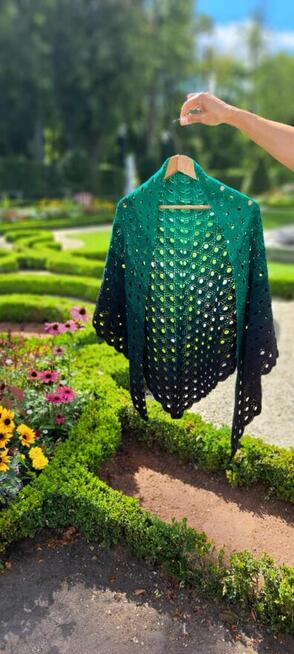 Ażurowa chusta szal Virus na szydełku handmade