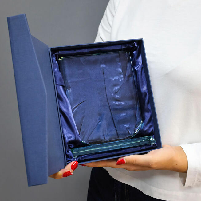 Statuetka na emeryturę elegancki prezent od koleżanek