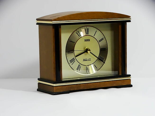 Elektroniczny zegar sterowany radiowo SINN ROCC-71E w kolorz