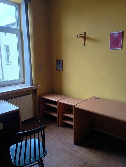 Duża sala na kursy tańca sztuki walki ćwiczenia zajęcia