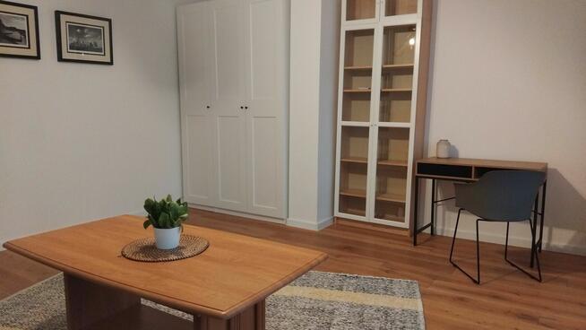 Duży pokój dla studenta z klimatyzacją