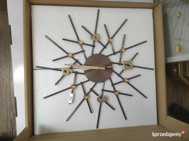 Syndyk sprzeda zegary ścienne i naręczne