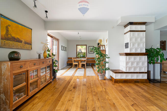 DOM OTULONY ZIELENIĄ NA BIAŁOŁĘCE