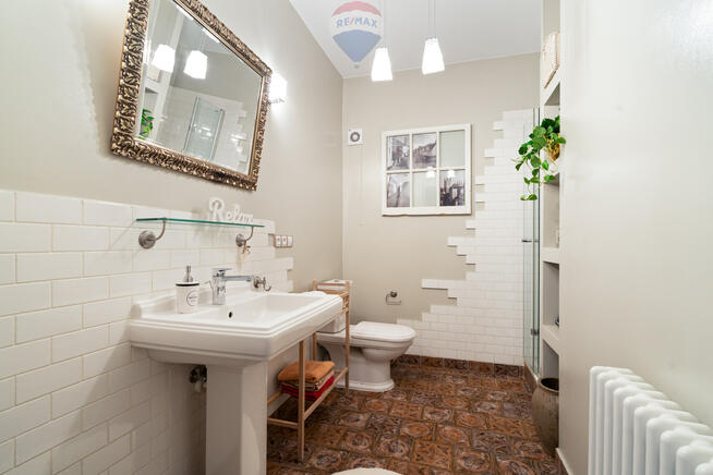 DOM OTULONY ZIELENIĄ NA BIAŁOŁĘCE