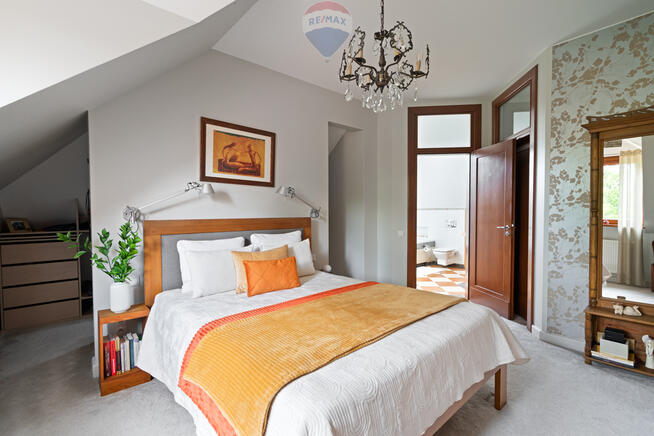 DOM OTULONY ZIELENIĄ NA BIAŁOŁĘCE