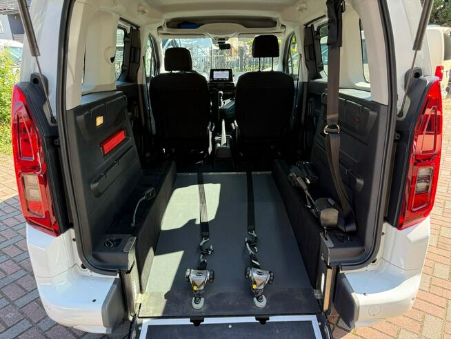 Opel Combo Life Niepełnosprawnych inwalida Rampa 32105 km Model 2022