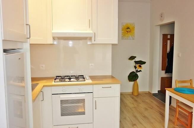 Słoneczne 2 pokoje przy st. metra- Strzelecka 44