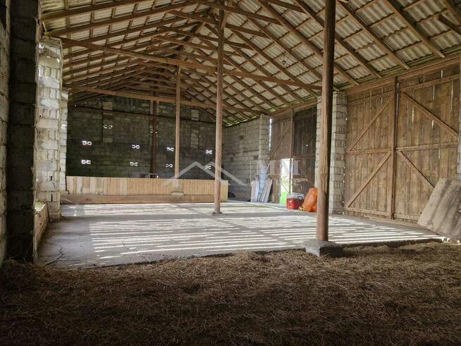 Działka budowlana z budynkiem gospodarczym