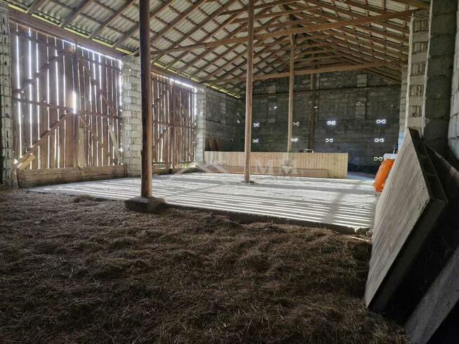 Działka budowlana z budynkiem gospodarczym