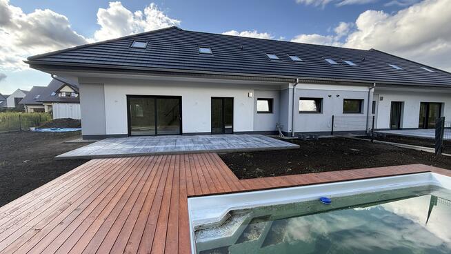 Dom premium z ogrodem i basenem.