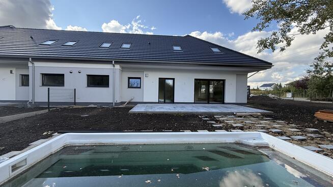 Dom premium z ogrodem i basenem.