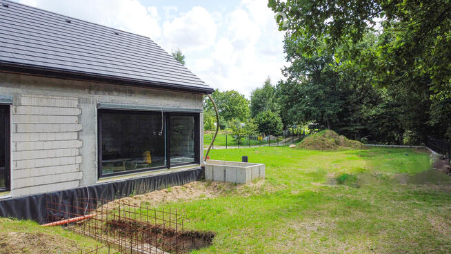 Uroczy dom pod lasem dla dużej rodziny