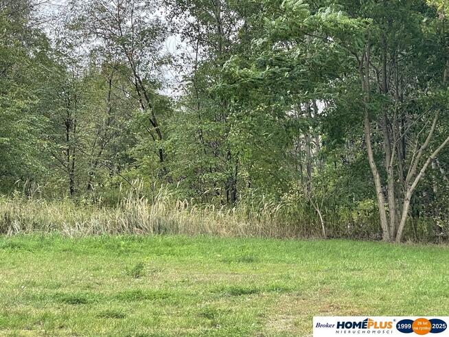 Działka budowlana 985 m² z mediami w Markach