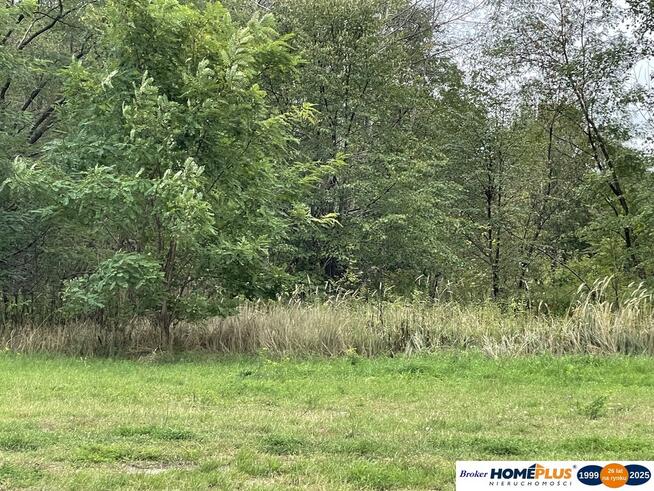 Działka budowlana 985 m² z mediami w Markach